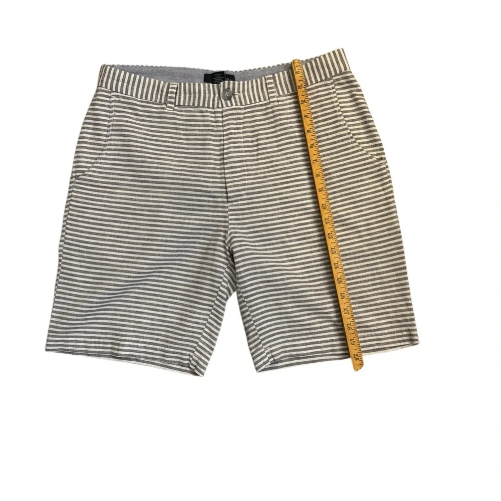 Tahari Stripe Shorts Size 34 Gray White Linen Cotton Seersucker